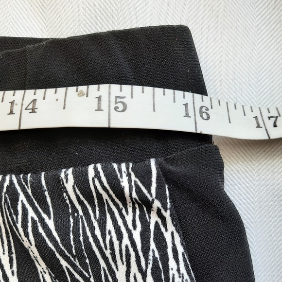 Large Vince Cumuto Maxi Black & White Skirt - Picture 15 of 16